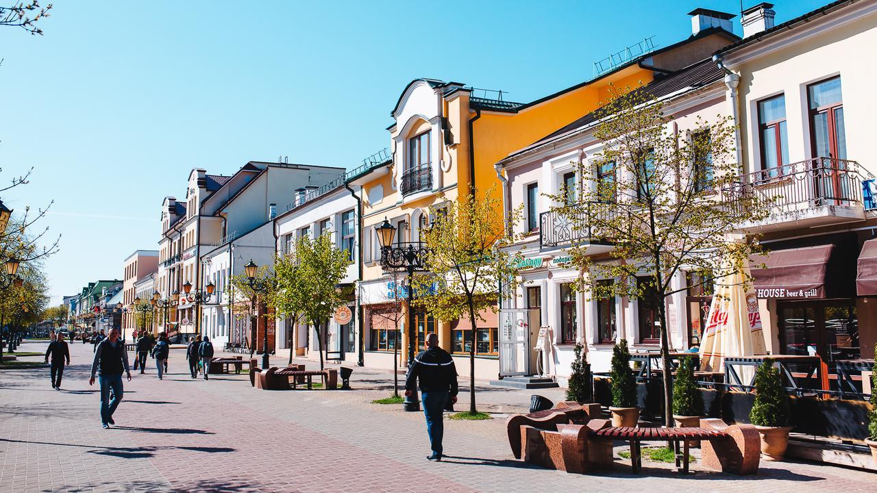 Vladimirskie Apartamenty In Center Of Брест Екстериор снимка